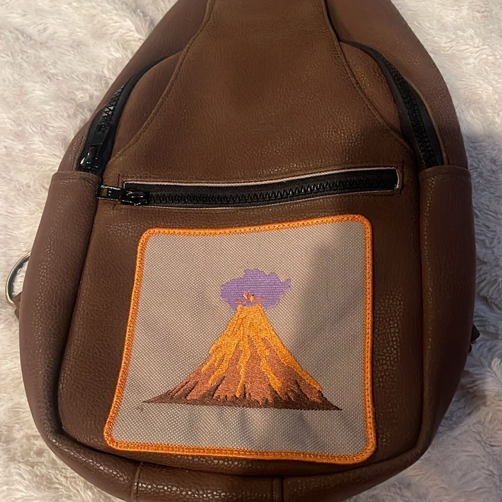 Hawaii crossbody reversible sling bag - Picture 2 of 10